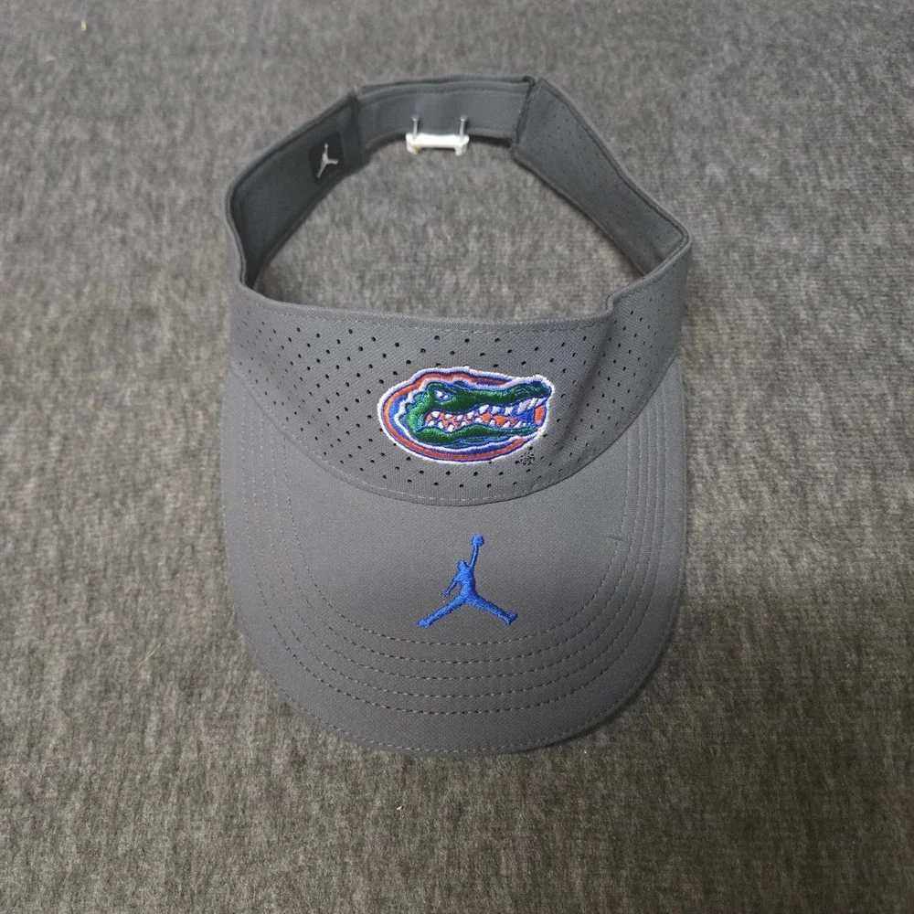 Jordan Florida Gators Visor Mens OSFM Gray Adjustable Jumpman Logo Sideline Hat
